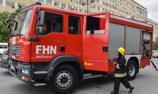 Bakıda yaşayış binasında yanğın olub, 15 nəfər təxliyə edilib