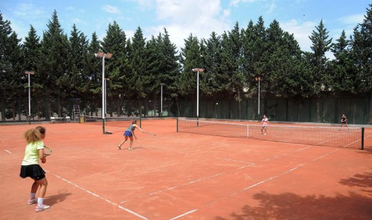 İdman Tennis Kompleksinin direktoru məhkəməyə verildi