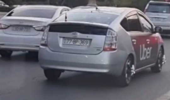 Müştəri “Prius” sürücüsünün qarnını dişlədi, sonra bıçaqladı