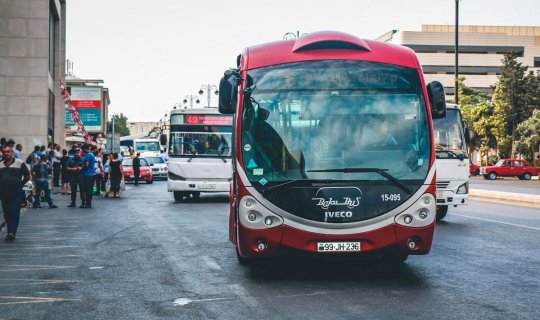 Sərnişinləri yolda qoyub avtobusu tərk edən sürücü işdən çıxarıldı