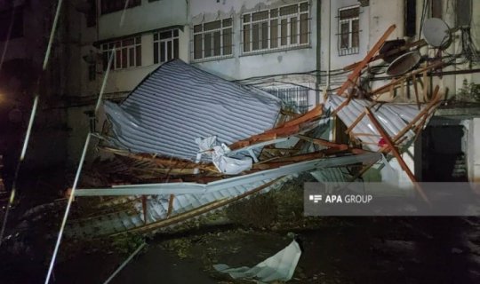 Azərbaycanda külək kollecin damını uçurdu