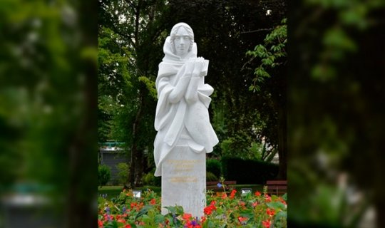 Fransadan Xurşudbanu Natəvan abidəsi ilə bağlı qərar: Alim etiraz etdi - FOTO