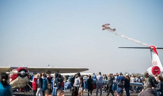 Yunanıstanda təyyarə havada partladı