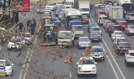 Sürücülərin NƏZƏRİNƏ: Bakının mərkəzi küçəsi təmir olunur