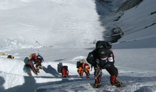 İranda alpinistlər qar uçqununun altında qaldı