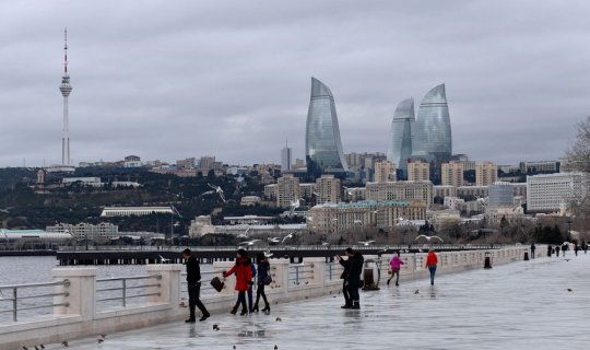 Bakıda sıfır dərəcəyə yaxın şaxta olub, qar yağır - FAKTİKİ HAVA