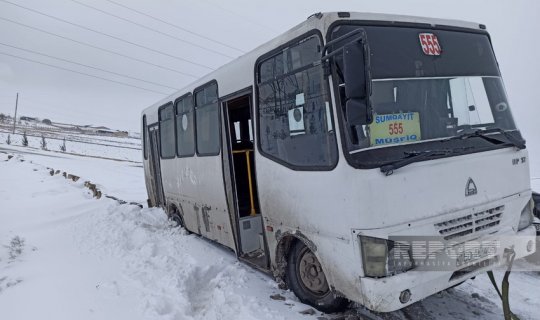 Bakı-Şamaxı yolunda avtobus qəzaya düşüb