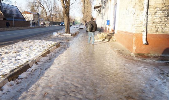 66 yaşlı kişi qarda yıxılıb öldü - Nəvəsini məktəbdən gətirirdi