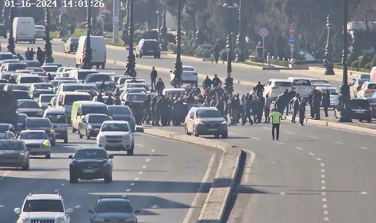 “Koroğlu”da qəza, tıxac yarandı - FOTO