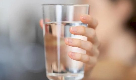 Günə su içməklə başlayıb bitirməyin möcüzəvi faydası!
