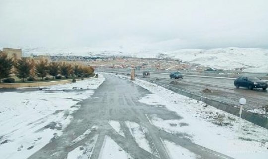 Bakı-Şamaxı yolu buz bağladı, qəza oldu - ANBAAN VİDEO