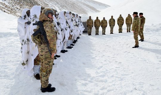 Kərim Vəliyev və Hikmət Mirzəyev komandolarla - FOTOLAR