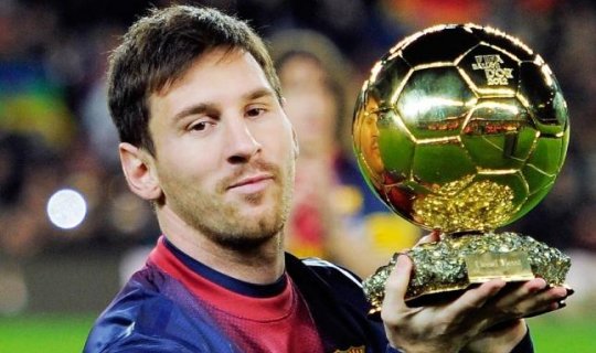 Messi 8-ci “Qızıl top”unu “Barselona”nın muzeyinə bağışladı