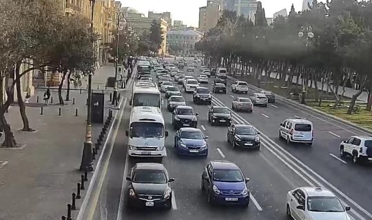 11 küçə və prospektdə tıxac var