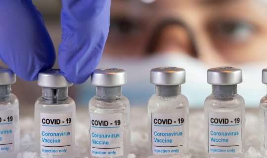 Elm dünyası şokda: Koronavirusa görə 217 dəfə peyvənd vurdurdu