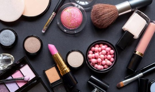 Qadınlara XƏBƏRDARLIQ: kosmetikadakı maddələr xərçəng riskini artırır