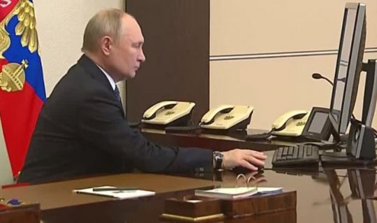 Putin onlayn səs verdi - VİDEO