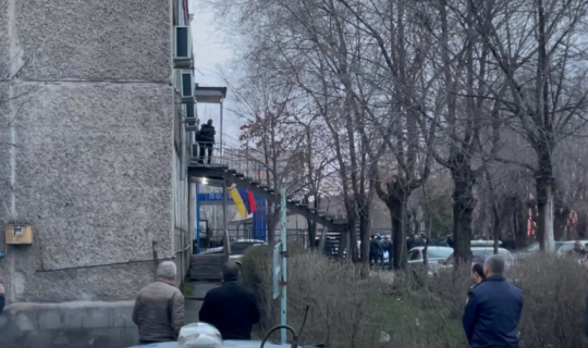 Ermənistanda xüsusi təyinatlılar polis bölməsinə basqın etdi 