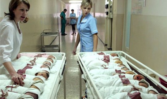 Doğum sayında KƏSKİN AZALMA – “Əvvəllər bir qadın 6 uşaq dünyaya gətirirdisə…”