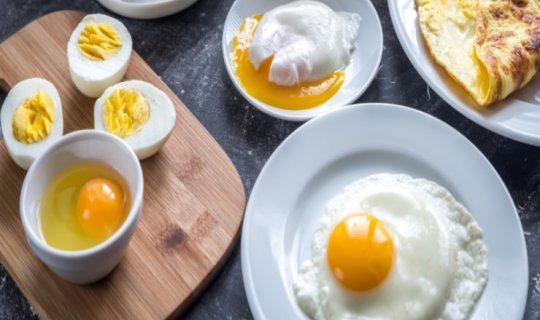 Qaynadılmış, yoxsa qızardılmış yumurta – Hansı daha sağlamdır?
