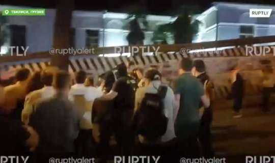 Tbilisidə polislə etirazçılar arasında QARŞIDURMA: xəsarət alanlar var - VİDEO