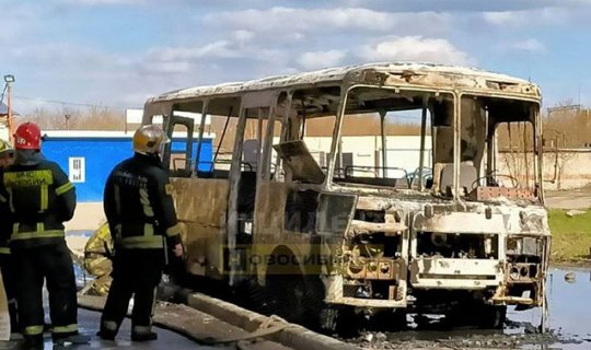 Rusiyada azyaşlı uşaqlar avtobusu yandırdı - VİDEO