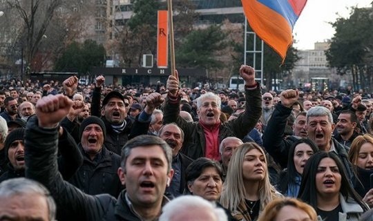 İrəvandakı aksiyalar: Bakı və Ankaranın müdaxiləsi olacaqmı? - TƏHLÜKƏLİ SSENARİLƏR