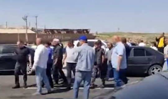 Ermənilər İran-Ermənistan yolunu bağladılar - VİDEO