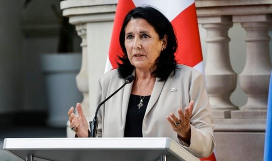 Gürcüstan prezidenti ölkədəki vəziyyətlə bağlı bəyanatla çıxış etdi