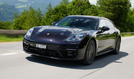 Xanım fanatı azərbaycanlı müğənniyə “Porsche” bağışladı - VİDEO