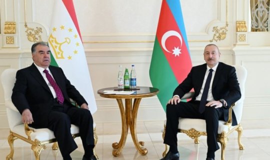 Azərbaycan və Tacikistan prezidentləri mətbuata bəyanatlarla çıxış edirlər