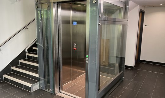 Bakıda binanın liftləri 