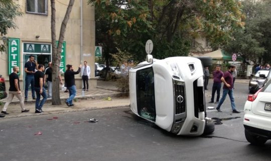 Məşhur aparıcı qəzada ağır xəsarət aldı - FOTO