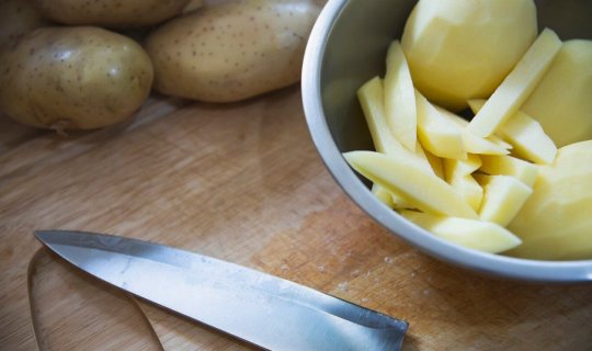 Kartofu bişirməzdən öncə suda islatmaq lazımdır?