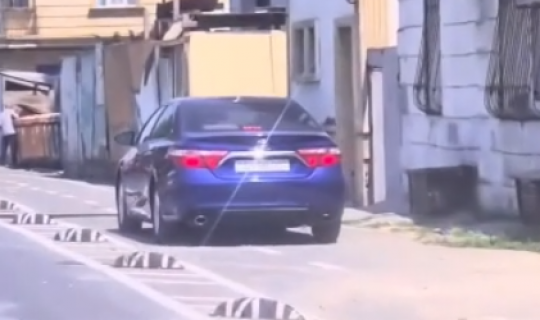 Bakıda sürücü qaydanı kobudcasına pozdu - VİDEO