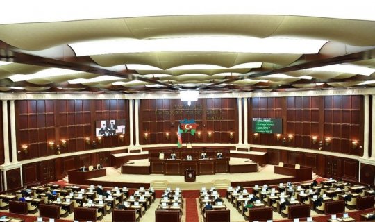 Milli Məclis parlament seçkilərini və Prezidentə müraciəti müzakirə edir