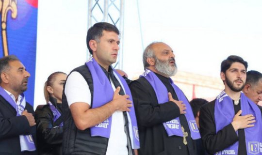 Petrosyan: Paşinyanın bir nömrəli dəstəkçisi parlament müxalifətidir