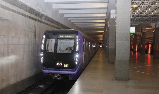 Metroda qatarlar yubandı - AÇIQLAMA