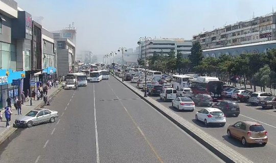 Bakıda ticarət mərkəzində baş verən yanğın söndürülüb