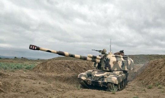 Azərbaycan Ordusunun artilleriya bölmələrinin - xüsusi təlimi keçirilir