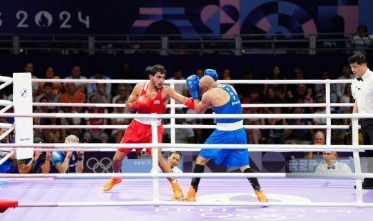 Azərbaycan boksçusu mübarizəni dayandırıb