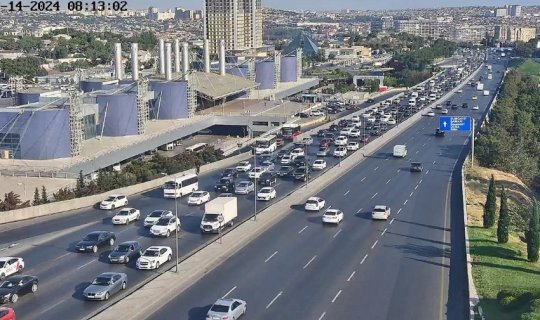 Bakının bir sıra yollarında sıxlıq var - SİYAHI