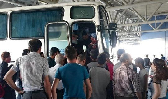 Avtobus sürücüləri öz aralarında sərnişin "satırlar?" - Rəsmi qurumların "sübut" tələbi