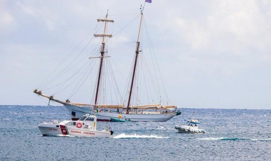 Siciliya sahillərində batan yaxtada iki nəfərin meyiti tapılıb