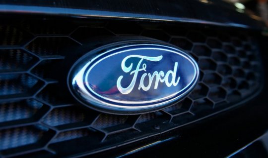 “Ford” tam elektrikli avtomobillərdən imtina edib