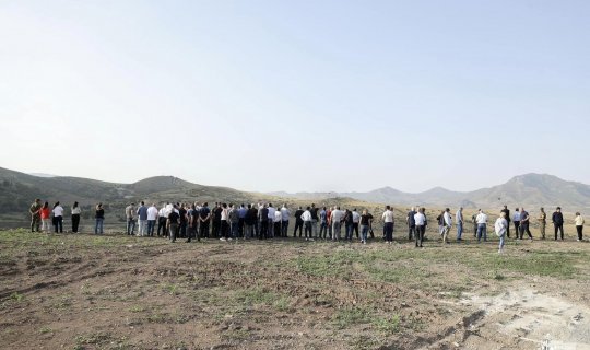 Mirzoyan erməni diplomatlarla Azərbaycan sərhədində - FOTO