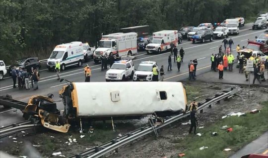 ABŞ-də avtobus qəzasında çox sayda insan həlak olub, onlarla insan yaralanıb