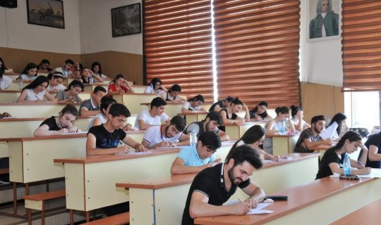 Yeni tələbələrin NƏZƏRİNƏ - Universitetlərdə hansı qadağalar var?