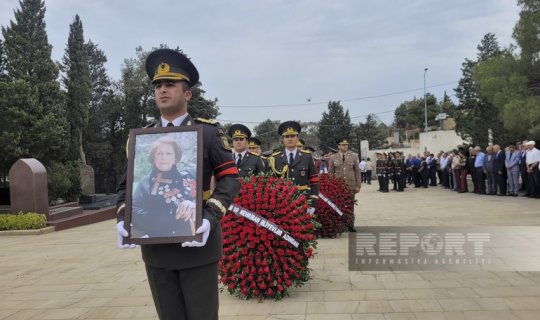 Prezident və birinci xanım Fatma Səttarovanın dəfn mərasiminə əklil göndərib