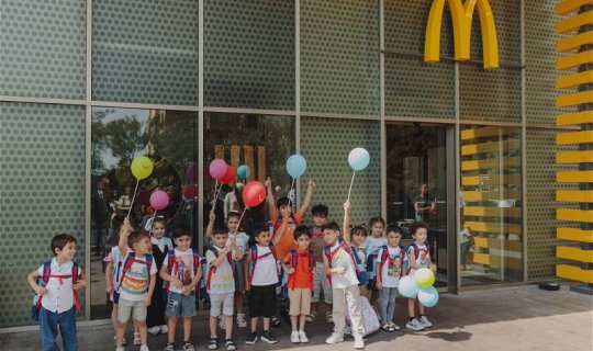 “McDonald’s Azərbaycan” və DSMF bütün ölkə üzrə şəhid ailələrindən olan birinci sinif şagirdlərini məktəb ləvazimatları ilə təmin edib - FOTO